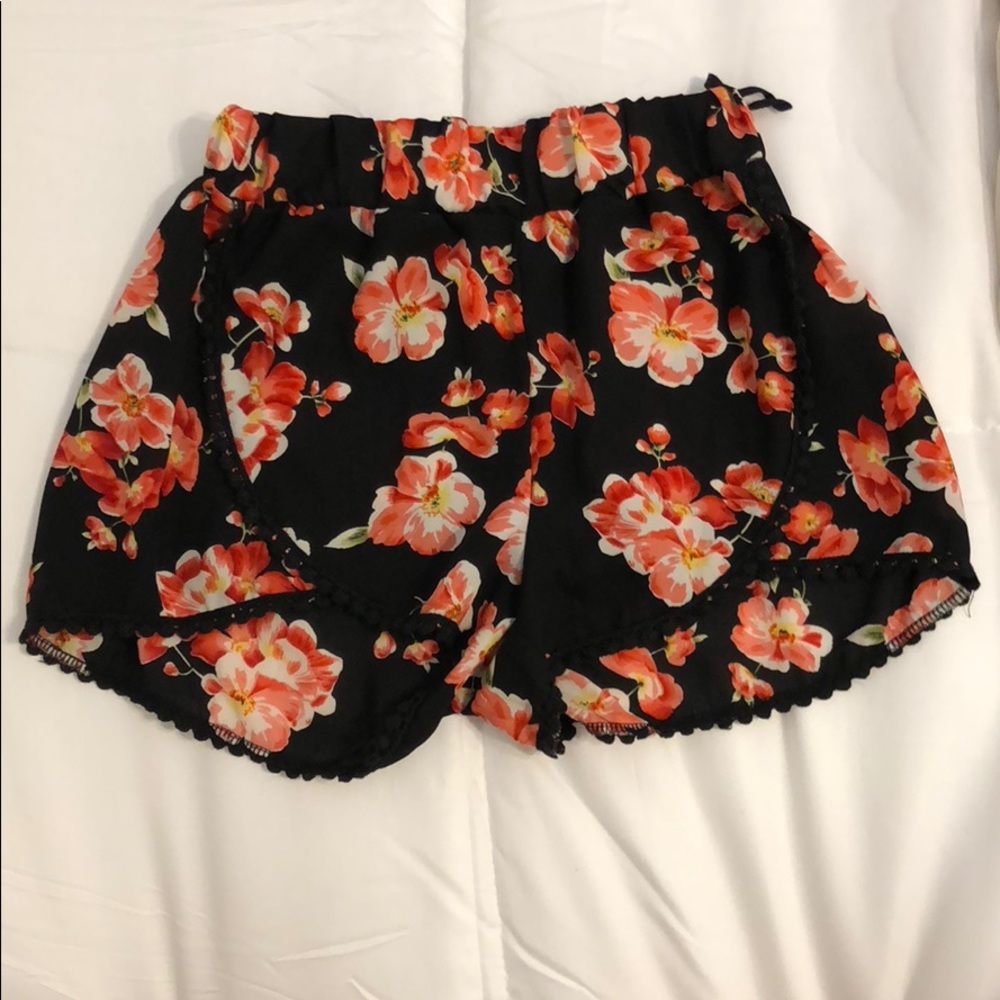 Floral print flowy shorts